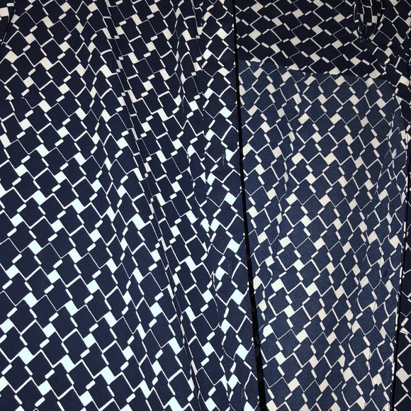 Patterned navy blue button down - Picture 2 of 4